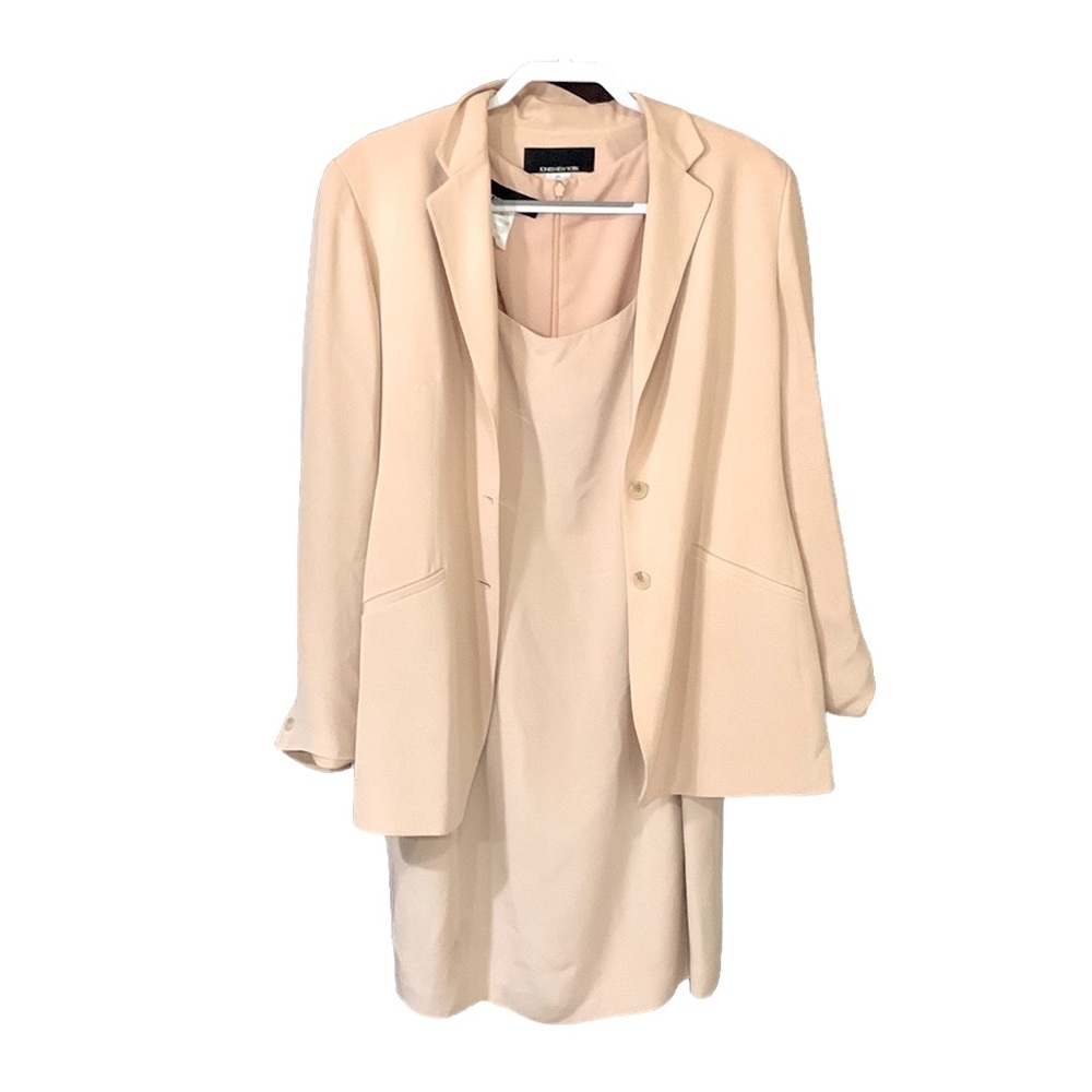 Jones New York 100% silk Beautiful woman’s Peach Dress and Jacket.